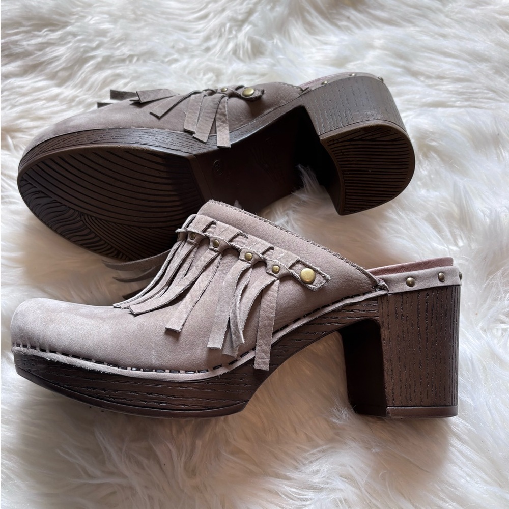 Dansko Women's‎ Fringe Leather Clogs - Gray size 38 - Picture 2 of 7